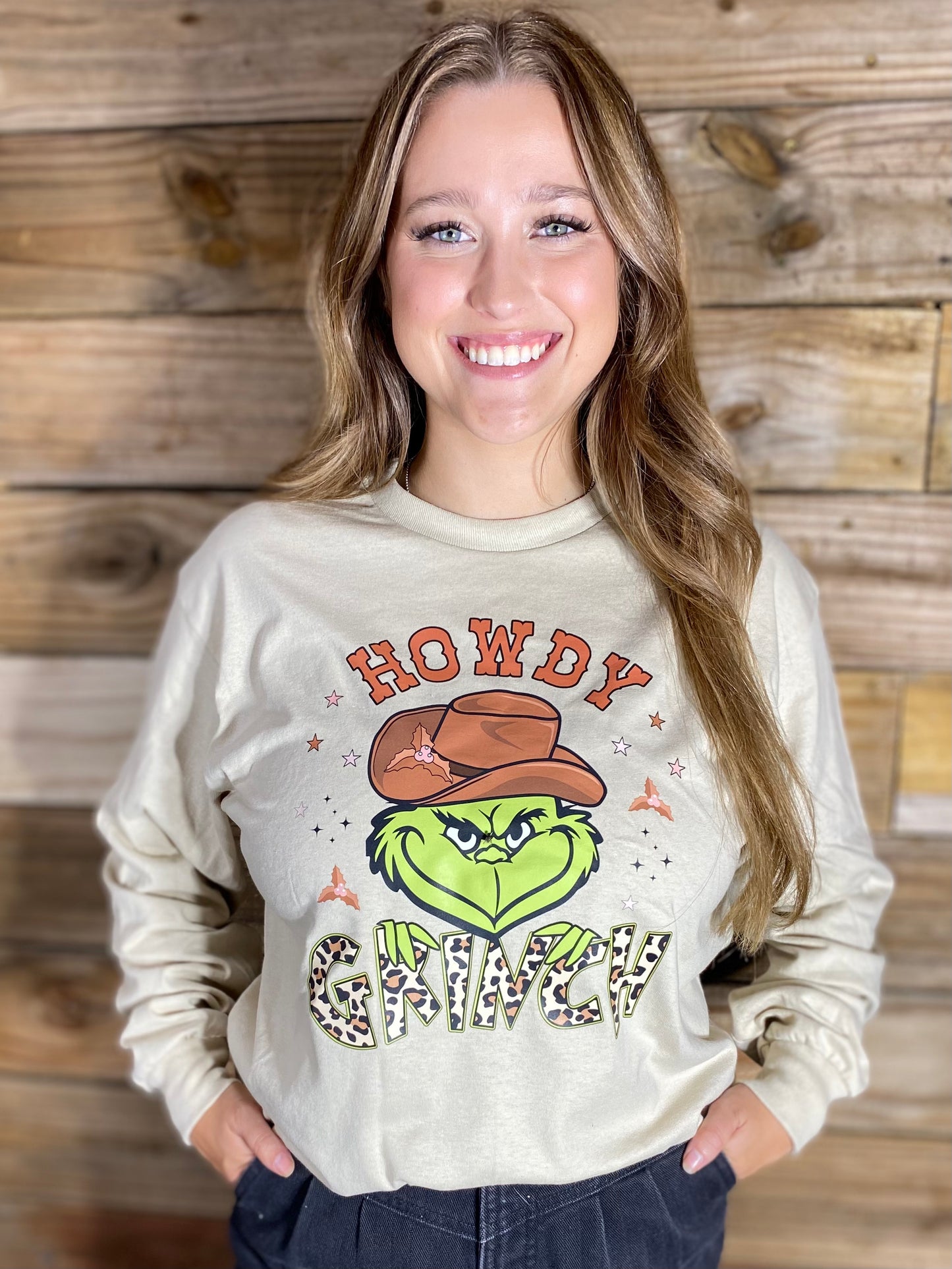 Howdy Grinch Shirt Sand